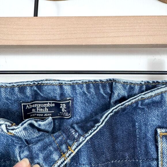 Abercrombie & Fitch Paperbag High Waisted Denim Med Wash Mom Jeans - Picture 3 of 3